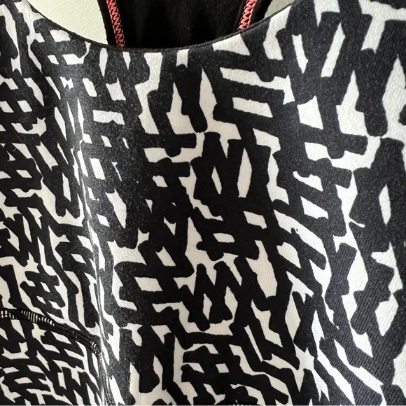 EB Lululemon Crossback Tank Top Black White Print Net Pop Mesh Back - Picture 13 of 16